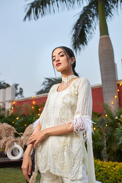 Elisa Sharara set