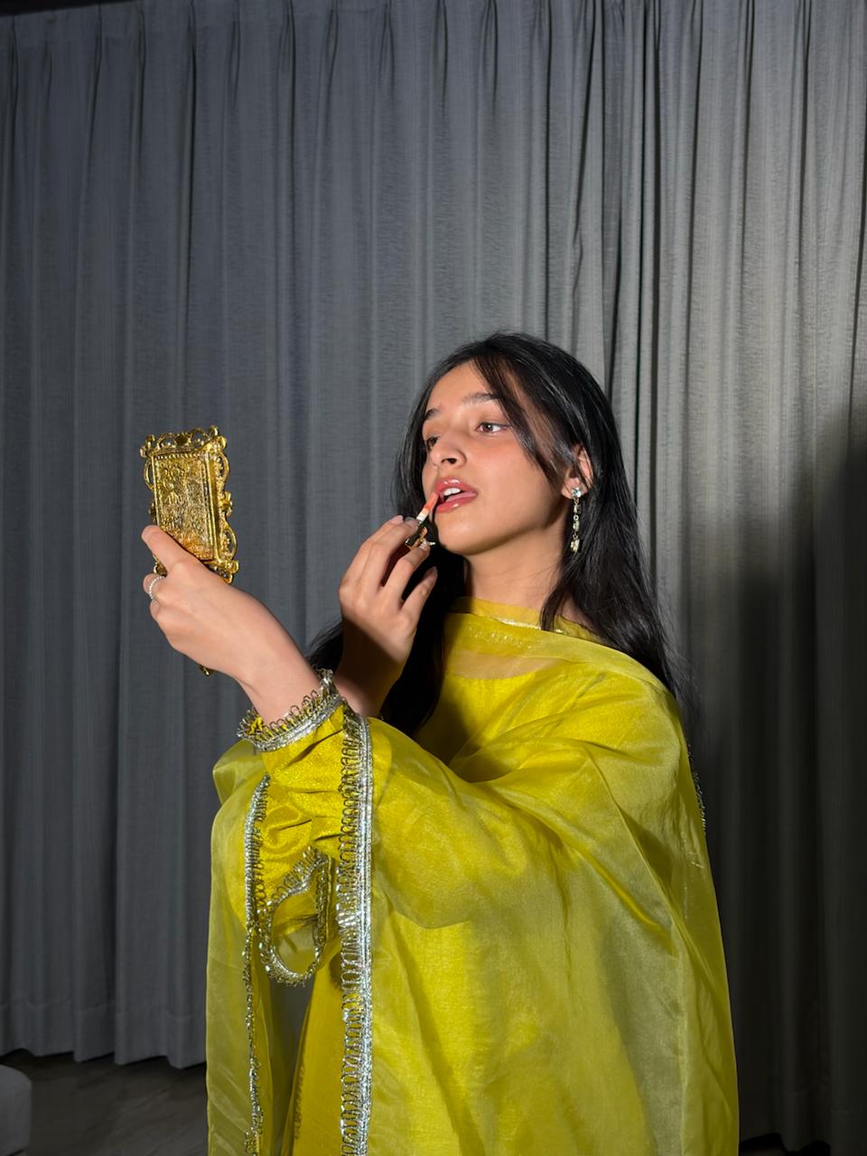 Rehnuma Farshi Salwar Suit
